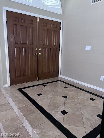 Building Photo - 2817 Via Avanti St