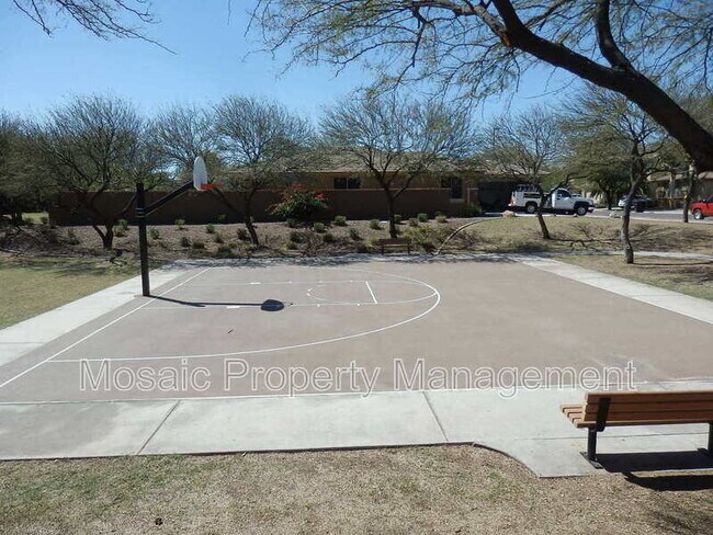 Building Photo - 3721 S Vineyard Ave