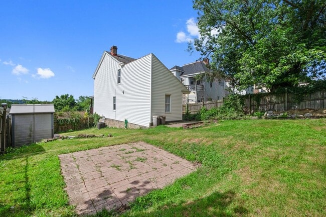 Building Photo - Newly Renovated 2 Bedroom Home With Bonus ...