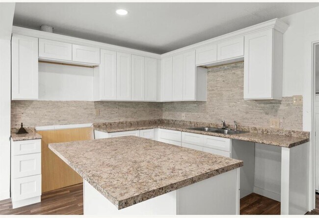 Building Photo - 1920 Spence St