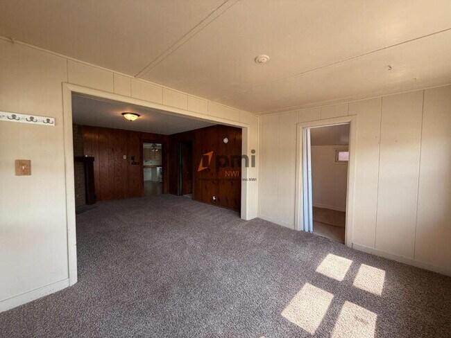 Building Photo - 707 E 118th St