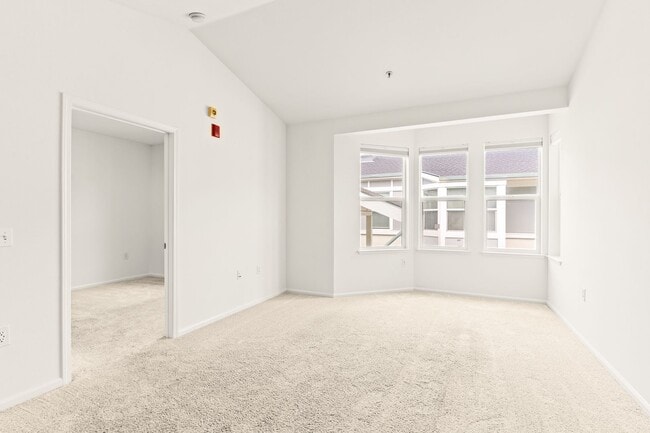 Building Photo - Downtown Oakland Condo w/ Parking & In Unit Laundry