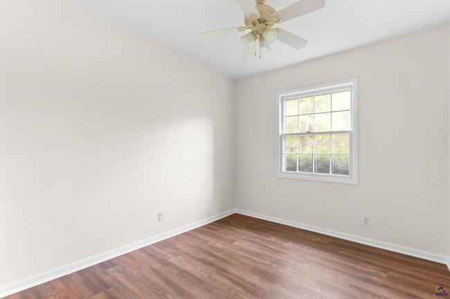 Building Photo - 846 S Forest Lake Dr