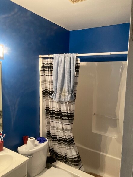 Building Photo - 361 Spikes St