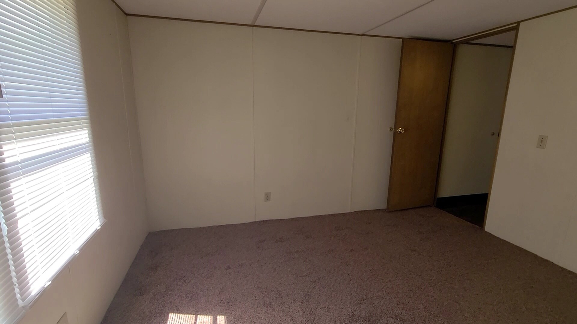 Building Photo - 77 Saturn Ln
