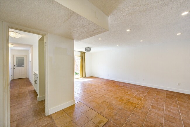 Building Photo - 9031 Sharpcrest St