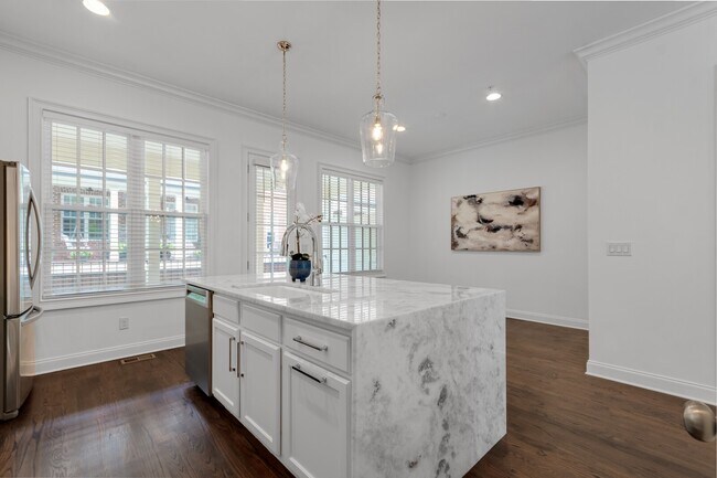 Building Photo - 1260 Lullwater Park Cir