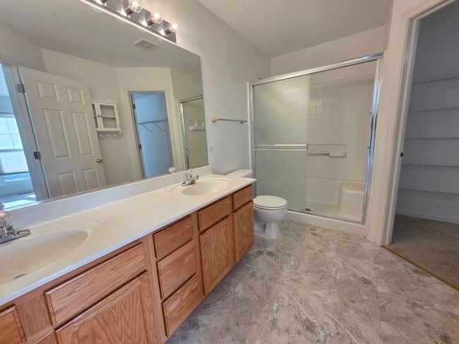 Building Photo - 3996 Blackstone Dr