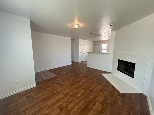 Building Photo - Wonderful 3-Bedroom Dallas Home For Rent!!