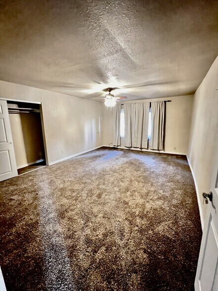 bedroom 2 - 1301 E US Highway 24