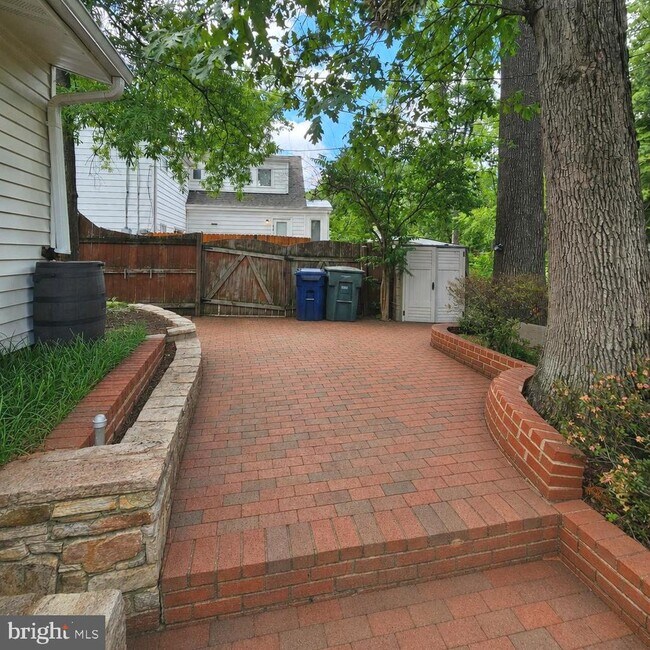 Building Photo - 3304 Circle Hill Rd