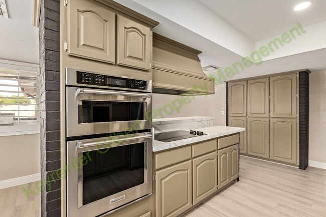 Building Photo - Beautiful Gilbert Home with Pool — Convenient Location & Modern Upgrades!