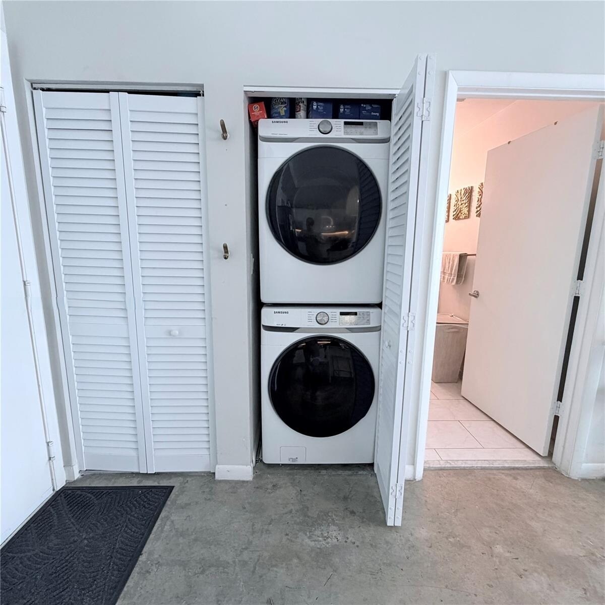 Building Photo - 133 NE 2nd Ave