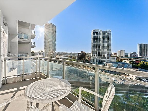 Building Photo - 90 SW 3rd St