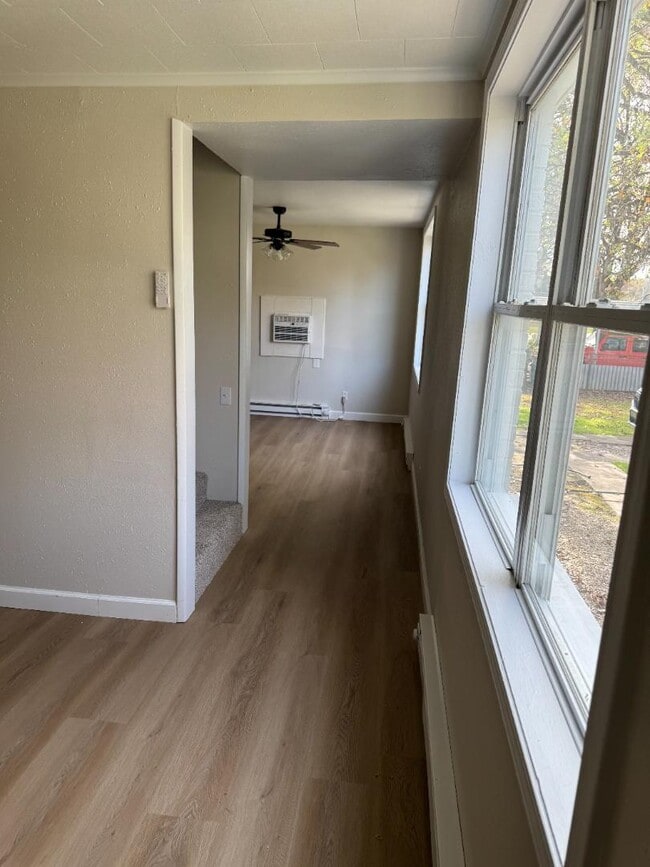 Building Photo - 103 Meadowlark Dr