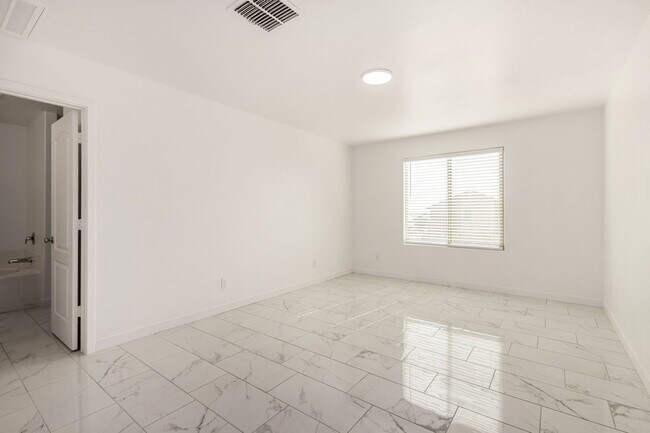 Building Photo - One Of A Kind Home For Rent In Buckeye!