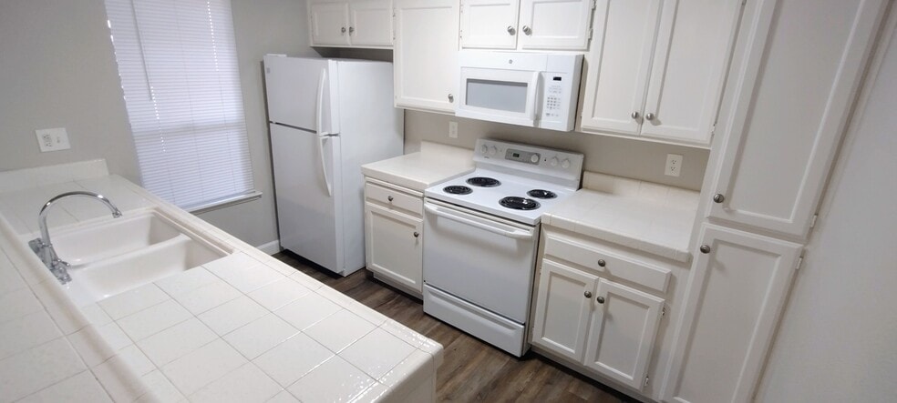 Building Photo - Capitol View Apartments