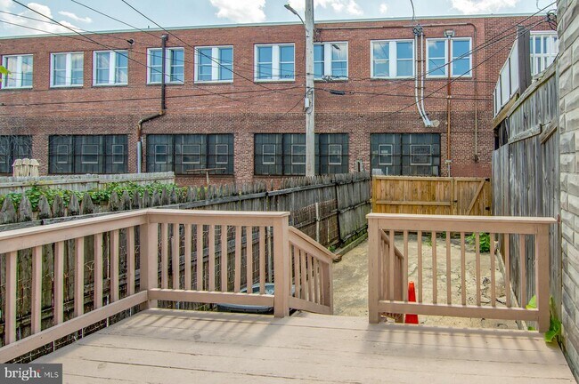 Building Photo - 1306 S Carey St