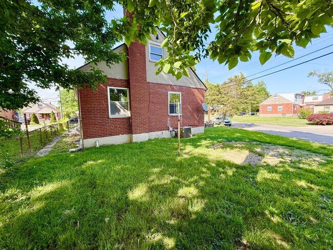 Building Photo - 911 Prairie Ave