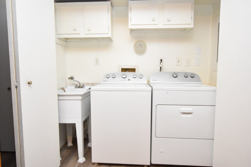 Building Photo - 6365 Saline Dr