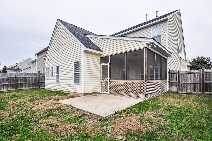Building Photo - 1040 Bridlemine Dr