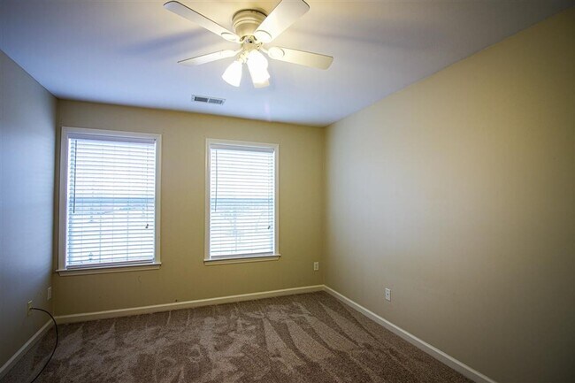 Building Photo - 3BD/2.5BA with Bonus Room in Collierville Farms.  Over 2300 sq ft!.  Pets are welcome!