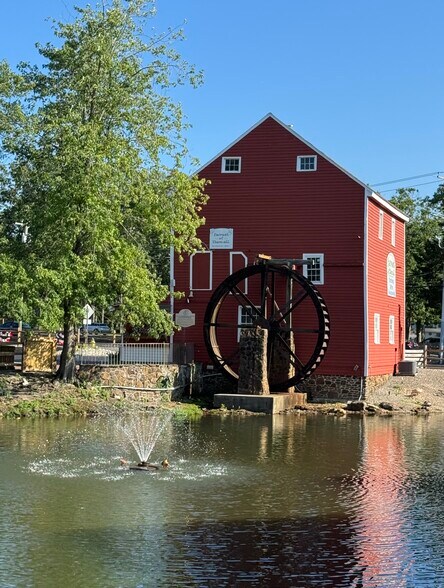 Historic Smithville Shops - 95 Driftwood Ct