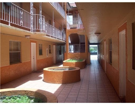 Lobby Photo - 1530 W 68th St