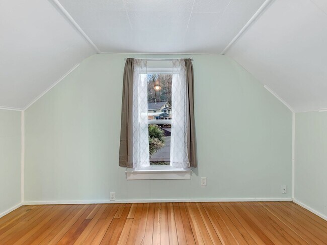 Building Photo - 3088 Harrison Ave