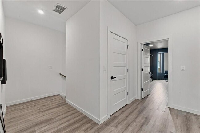Building Photo - 1077 Glen Opal Dr