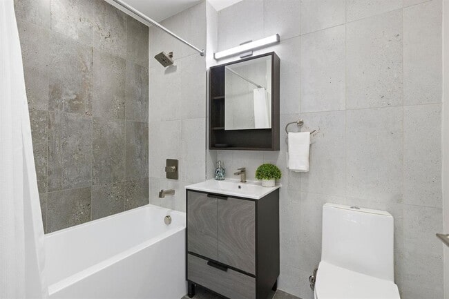 Building Photo - 136-144 Summit Ave