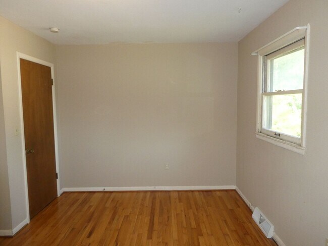 Building Photo - 2600 Braemore Rd