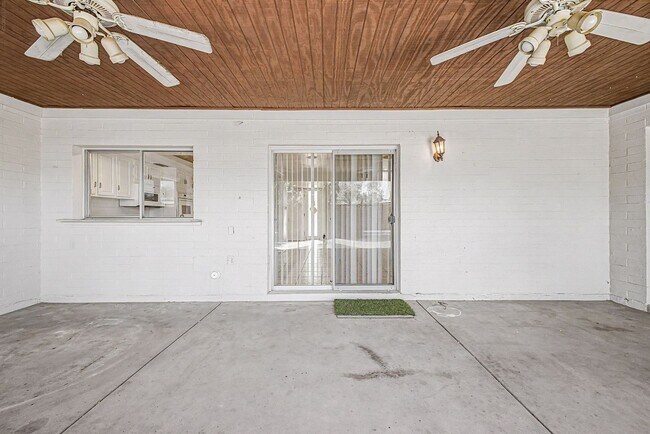 Building Photo - Great Tempe Home with Diving Pool