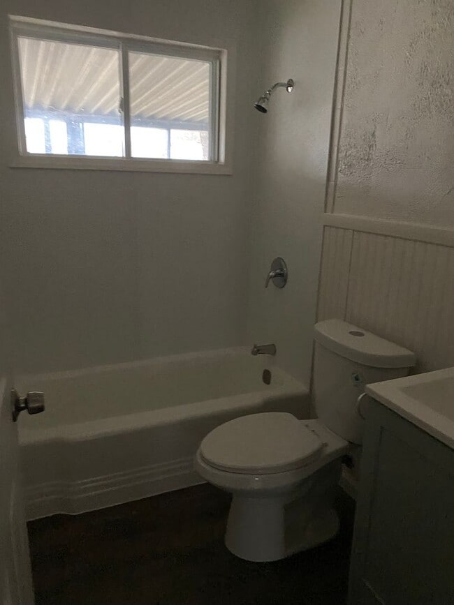 Building Photo - LIMITED TIME**NO APPLICATION FEE**1/2 OFF DEPOSIT**