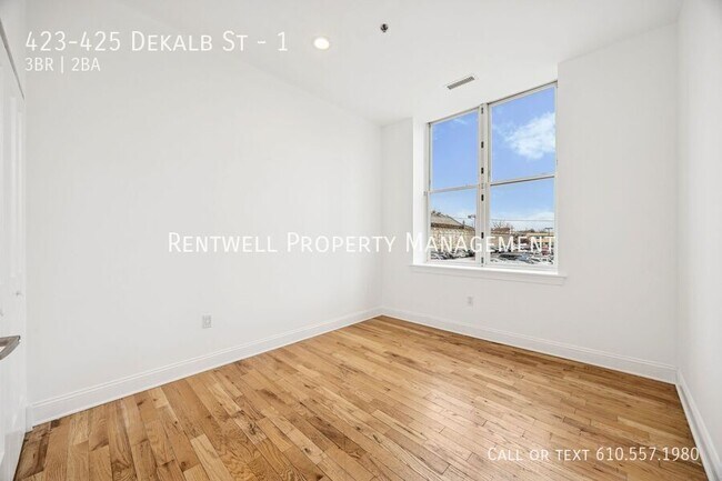 Building Photo - 423-425 Dekalb St-1