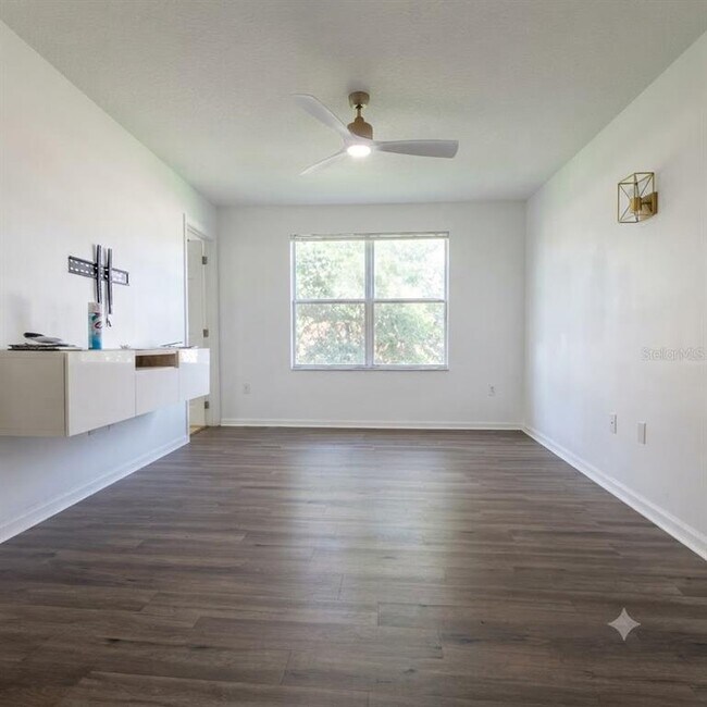 Building Photo - 1561 Chelsea Dr