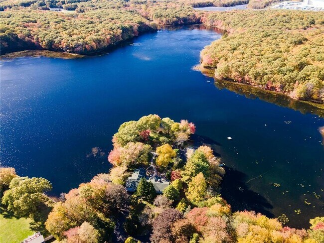 Building Photo - 14 Woodlake Dr