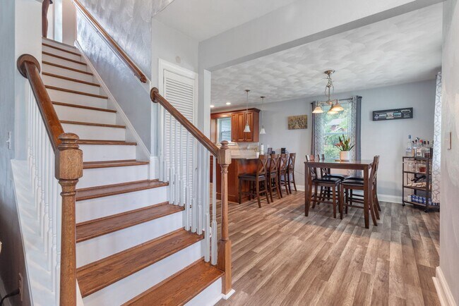 Building Photo - Welcome to this beautifully maintained 4-b...