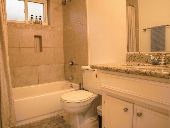 Building Photo - 36 S High Oaks Cir
