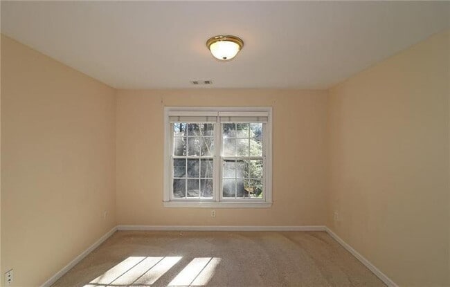 Building Photo - 1183 Dunwoody Village Dr