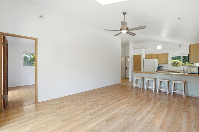 Building Photo - 753 Launa Dr