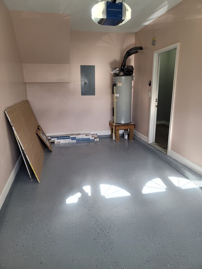 Building Photo - 650 Ganyard Farm Way