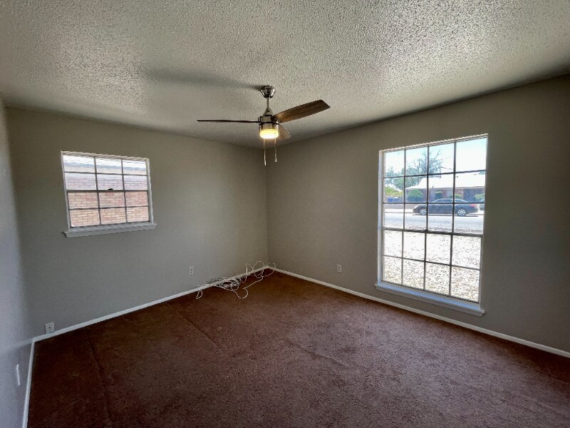 Building Photo - 8631 Mettler Dr