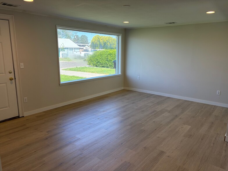 Living Room - 705 S Ione St