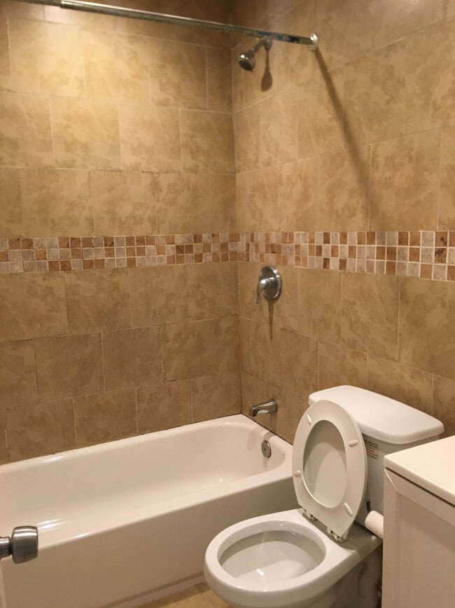 Building Photo - 17 E Ashmead St