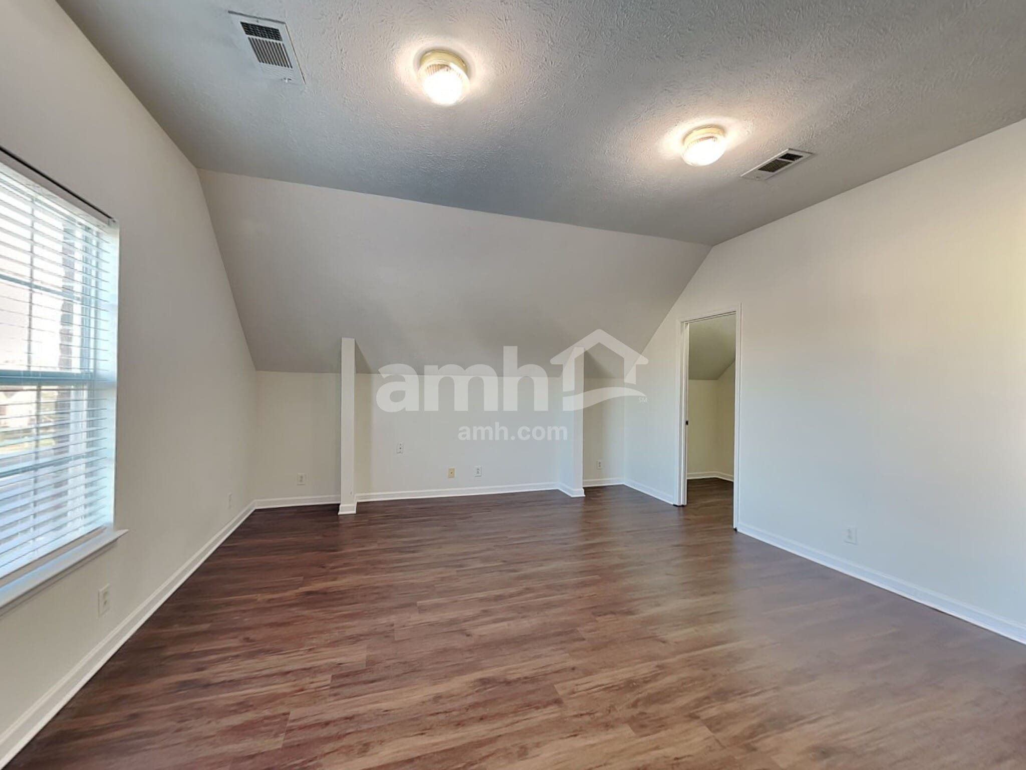 Building Photo - 2805 River Bend Dr