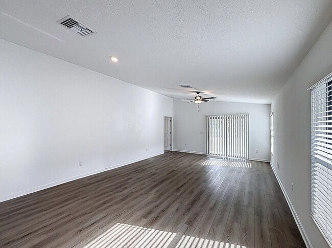 Building Photo - 1270 Ahoy Ave