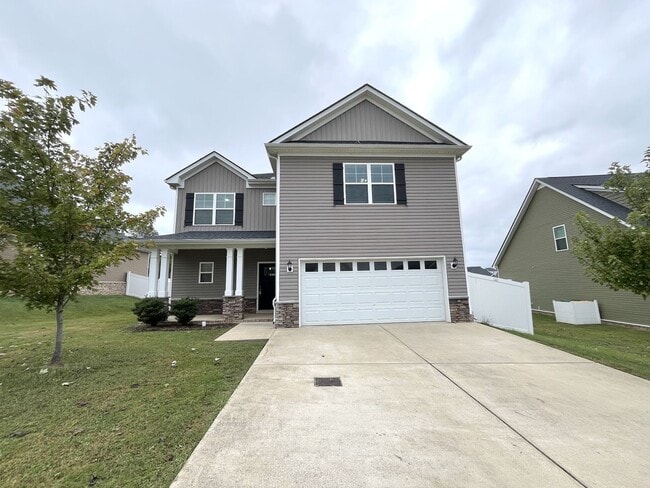 Building Photo - Huge home in Spring Hill!