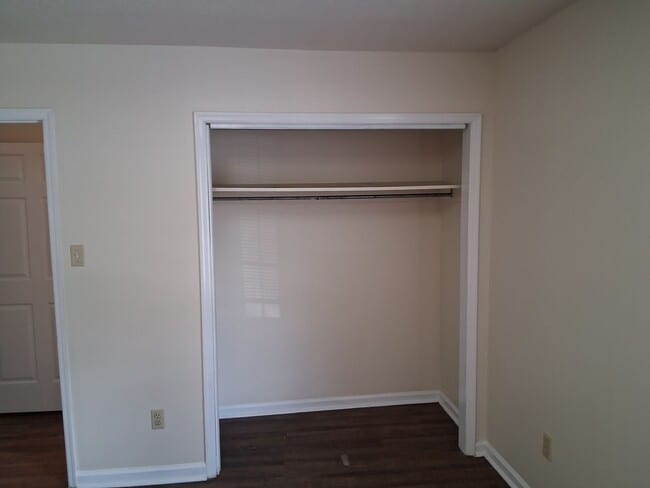 Building Photo - 2110 Lennox St