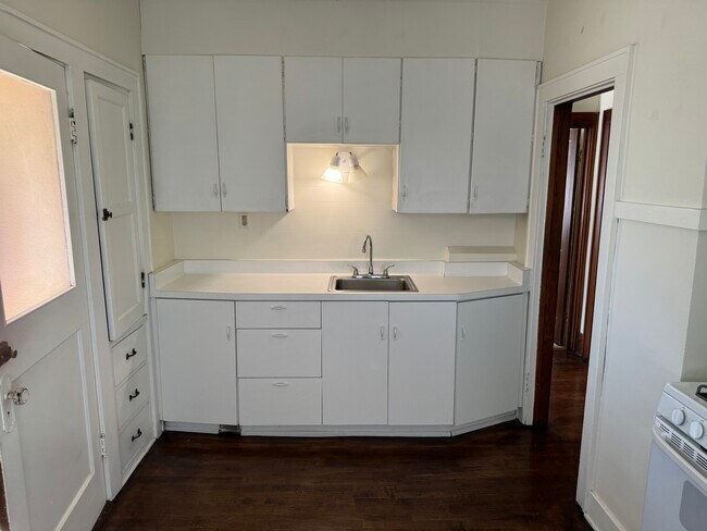 Building Photo - 1617 N 47th St